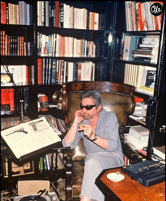 Entre souvenirs personnels et trésors cachés, 

Serge Gainsbourg chez lui rue de Verneuil à Paris (archive)
©AGENCE / BESTIMAGE