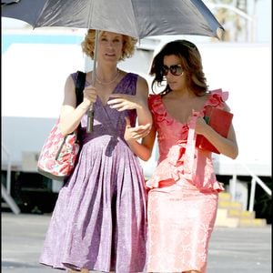 Felicity Huffman et Eva Longoria sur le tournage de "Desperate Housewives" à Los Angeles

FAME PICTURES / BESTIMAGE