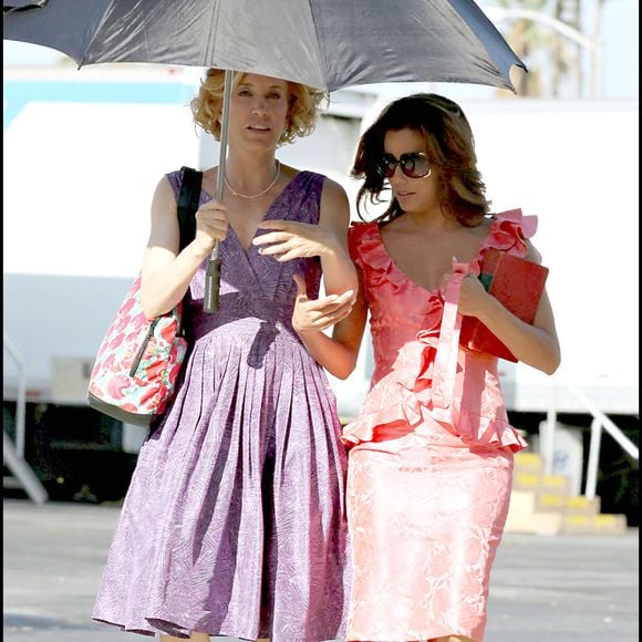 Felicity Huffman et Eva Longoria sur le tournage de "Desperate Housewives" à Los Angeles

FAME PICTURES / BESTIMAGE