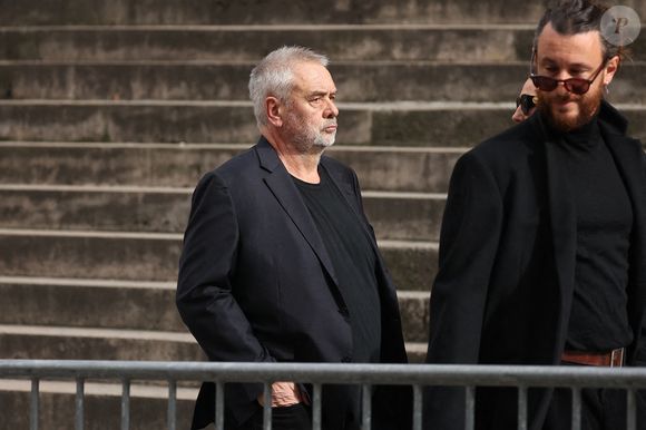 Luc Besson arrivant à la cérémonie des funérailles de l'homme d'affaires français Jean-Yves Le Fur à l'église Saint Roch à Paris, France, le 6 avril 2024. Photo par Nasser Berzane/ABACAPRESS.COM