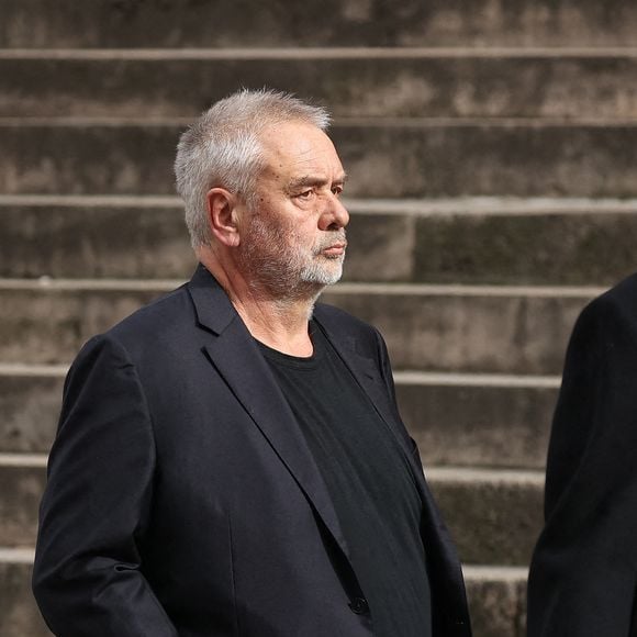 Luc Besson arrivant à la cérémonie des funérailles de l'homme d'affaires français Jean-Yves Le Fur à l'église Saint Roch à Paris, France, le 6 avril 2024. Photo par Nasser Berzane/ABACAPRESS.COM