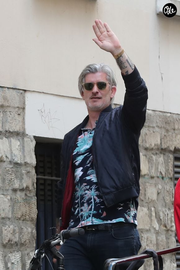 Exclusif - Kavinsky, de son vrai nom Vincent Belorgey - Après l'hommage à Philippe Cerboneschi (Zdar), le cortège de la famille et des proches se dirige à pied de la place Marcel Aymé vers le Cimetière de Montmartre à Paris le 2 juillet 2019.