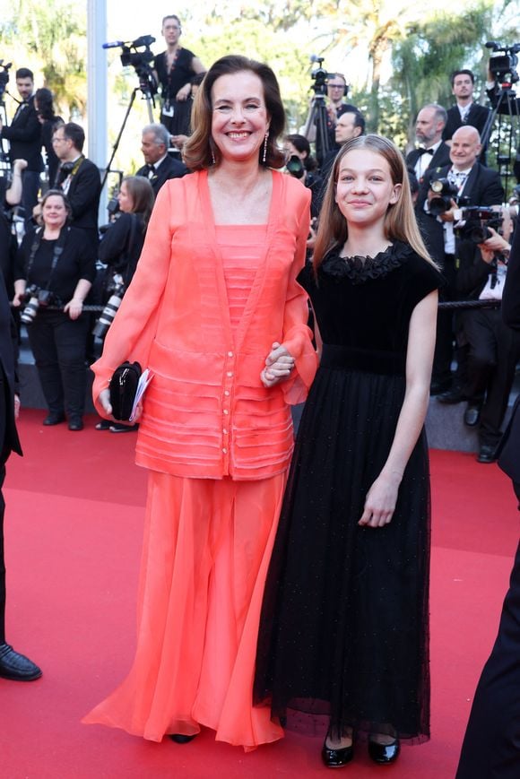 Carole Bouquet et sa petite-fille Darya Rassam - Montée des marches du film « Le comte de Monte-Cristo » lors du 77ème Festival International du Film de Cannes, au Palais des Festivals à Cannes. Le 22 mai 2024
© Jacovides-Moreau / Bestimage