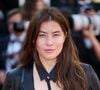 Mylène Jampanoï revient en force sur le devant de la scène, mais cette fois avec une plume.

Mylène Jampanoi - Montée des marches du film « Emilia Perez » lors du 77e Festival international du film de Cannes, au Palais des Festivals à Cannes. 
© Jacovides-Moreau / Bestimage