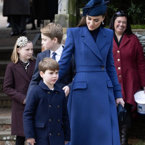 Catherine (Kate) Middleton, princesse de Galles, le prince George de Galles et le prince Louis de Galles - Les membres de la famille royale britannique lors de la messe du matin de Noël en l'église St-Mary Magdalene à Sandringham, le 25 décembre 2023.
 Julien Burton / Bestimage