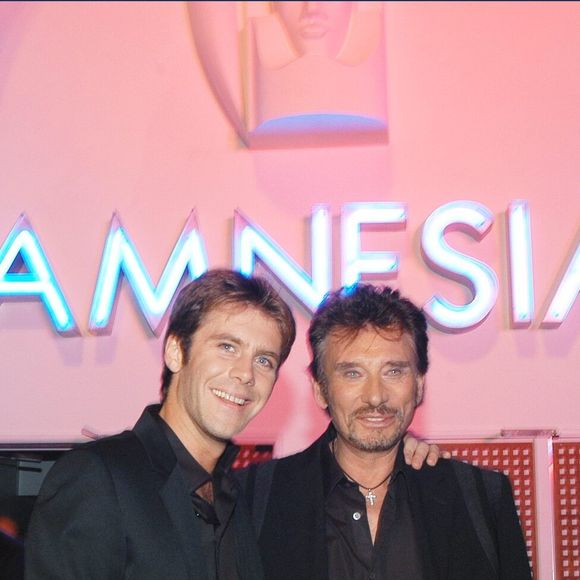 Johnny Hallyday et Emmanuel-Philibert de Savoie lors de l'inauguration du club Amnesia le 1er octobre 2003 AGENCE / BESTIMAGE