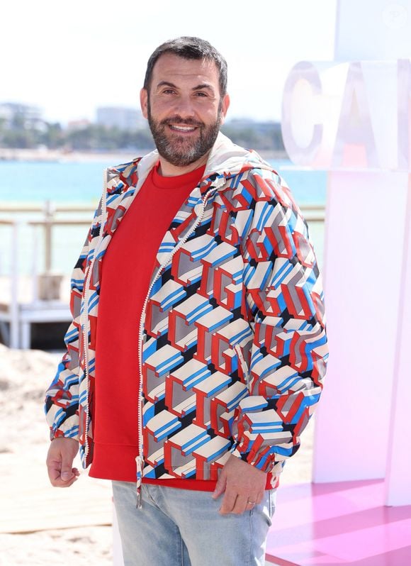 Laurent Ournac lors du photo call de ''Camping paradis' sur la plage du Majestic lors de la 7eme saison de 'CanneSeries' à Cannes le 6 Avril 2024

Denis Guignebourg/BestImage