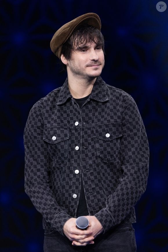 Exclusif - Gauvain Sers pour les surprises lors de l'enregistrement de l'émission "La Boîte à secrets", présentée par F.Bollaert et diffusée le 23 janvier sur France 3, dans les studios du Lendit à Saint-Denis, France, le 16 décembre 2025. © Cyril Moreau/Bestimage
