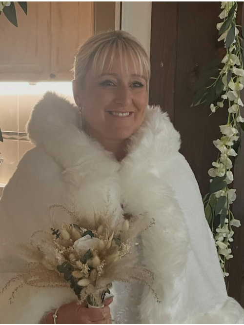 Mariage surprise pour Julie de L'amour est dans le pré : elle a épousé "l'homme de sa vie", des photos de la cérémonie partagées