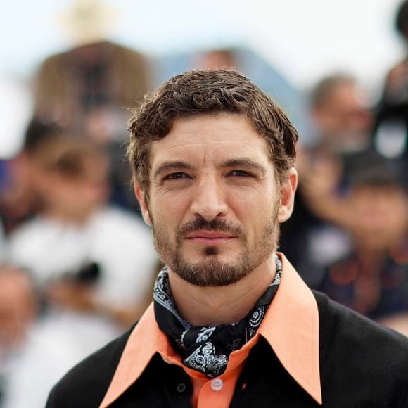 Niels Schneider au photocall du film "La Bataille De Gaulle : L'Âge De Fer" (De Gaulle : Tilting Iron) lors du 79ème Festival International du Film de Cannes, France, le 21 mai 2026. © Jacovides-Moreau/Bestimage