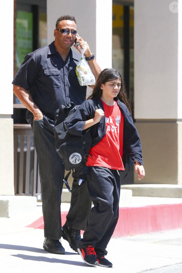 Prince Michael Jackson II, alias Blanket, suit son cours de karaté à Calabasas, Los Angeles, CA, USA, le 12 juillet 2015. Le fils de Michael Jackson, âgé de 13 ans, a bénéficié d'une escorte personnelle lorsqu'il a quitté le studio. Photo  GSI/ABACAPRESS.COM