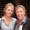 Antoine de Maximy pose avec Magali, de 20 ans sa cadette, lors d’un événement très prisé à Paris