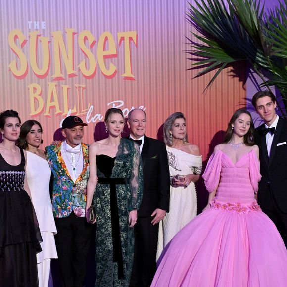 Cette année, une princesse a particulièrement illuminé le Bal de la Rose.

Béatrice Borroméo, Andréa Casiraghi, Tatiana Santo Domingo, Charlotte Casiraghi, Blanca Li, Christian Louboutin, Charlene de Monaco, le prince Albert II de Monaco, Caroline de Hanovre, Alexandra de Hanovre, Ben Sylvester Strautmann durant la 69ème édition du Bal de la Rose, à Monaco.

Photo : Bruno Bebert / Pool Monaco / Bestimage