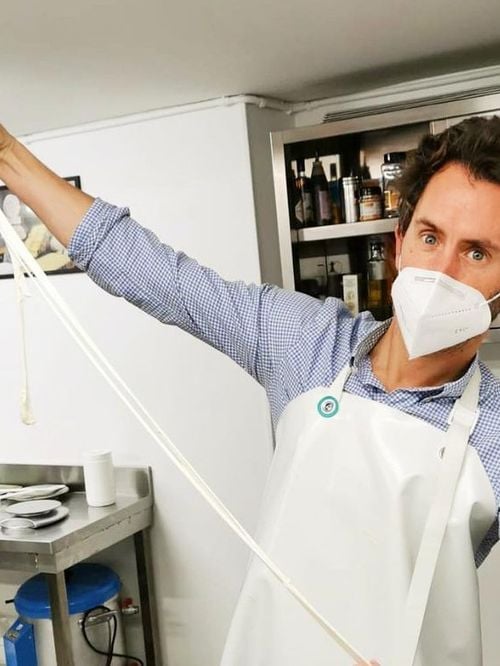Retour de vacances : Vincent Valinducq, docteur et chroniqueur de Bonjour !, recommande ces gestes sanitaires indispensables à faire chez soi