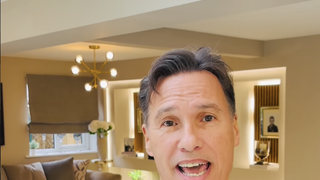 "Je suis loin d’aller bien" : En pleine tournée, cette star culte des années 1990 doit tout arrêter