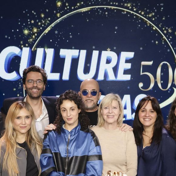 Au moment de conclure, Thomas Isle a confié : "On arrive vraiment à la fin, au moment que je redoute le plus depuis le début de cette émission."

Ycare, Bérangère Krief, Thomas Isle, Barbara Pravi, Chantal Ladesou, Anissa Haddadi, Nina Metayer, Philippine Lavrey, lors de la 500 ème de "Culture Médias" sur Europe 1 en présence de nombreux invités, à Paris, France, le 23 janvier 2026.

© Jack Tribeca/Bestimage