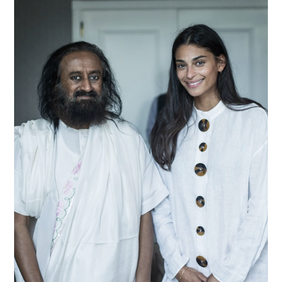 En quête de sens, elle a découvert Art of Living et son fondateur Sri Sri Ravi Shankar alias Guruji. Toute son œuvre est tournée sur la connaissance de soi par le Yoga et la méditation, pratiques que Tatiana Silva intègrent dans sa routine quotidienne. 

Tatiana Silva aux côtés de Sri Sri Ravi Shankar sur Instagram