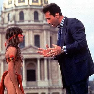 Mimi-Siku et Thierry Lhermitte dans Un Indien dans la ville