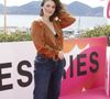 Avant de devenir l'une des figures phares de la série "Ici tout commence", l'intéressée a déchaîné les passions en France en s'illustrant en tant que chanteuse...
Elsa Lunghini au photocall de la série "Ici tout commence" lors de la 5ème saison du festival International des Séries "Canneseries" à Cannes, France, le 2 avril 2022. © Denis Guignebourg/Bestimage