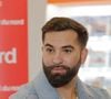 Comme en témoignent les photos et vidéos postées par le chanteur de 30 ans sur son compte Snapchat. 

Kendji Girac en séance de dédicaces pour son autobiographie "Mi vida" à la Librairie du Furet du Nord à Lille, France, le 1er octobre 2025. 

© Stephane Vansteenkiste/Bestimage