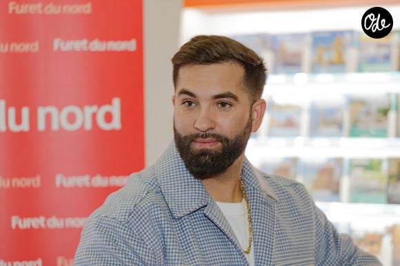 Comme en témoignent les photos et vidéos postées par le chanteur de 30 ans sur son compte Snapchat. 

Kendji Girac en séance de dédicaces pour son autobiographie "Mi vida" à la Librairie du Furet du Nord à Lille, France, le 1er octobre 2025. 

© Stephane Vansteenkiste/Bestimage