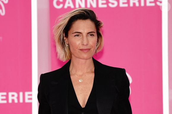 Cette annonce choc et inattendue a été dévoilée par les journalistes de "Télé Magazine".

Alessandra Sublet au photocall de la cérémonie de clôture sur le pink carpet de la 5ème édition du Festival International Canneseries à Cannes. 

Photo : Norbert Scanella / Panoramic / Bestimage