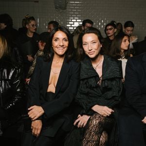 Florence Foresti avec sa fille Toni (derrière), Laura Smet - Les célébrités au défilé Jean-Paul Gaultier "Collection Haute Couture Printemps/Eté 2025" lors de la Fashion Week de Paris (PFW), le 29 janvier 2025
© Sam Delpech / Bestimage