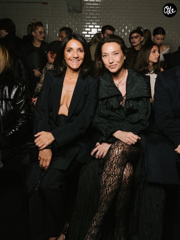 Florence Foresti avec sa fille Toni (derrière), Laura Smet - Les célébrités au défilé Jean-Paul Gaultier "Collection Haute Couture Printemps/Eté 2025" lors de la Fashion Week de Paris (PFW), le 29 janvier 2025
© Sam Delpech / Bestimage