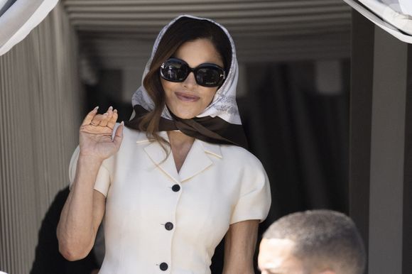 Lauren Sanchez quitte l'hôtel Aman pour assister à la cérémonie de mariage sur l'île de San Giorgio avant le mariage de Jeff Bezos et Lauren Sanchez le 27 juin 2025 à Venise, Italie. Photo by Marco Piovanotto/ABACAPRESS.COM