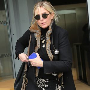 Exclusif - Flavie Flament quitte les studios RTL à Paris, le 2 décembre 2019.

© Jonathan Rebboah / Panoramic / Bestimage