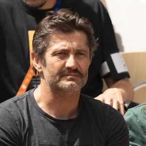 Bixente Lizarazu est encore aujourd'hui sportif et il ne cesse de s'entraîner dans les plus beaux endroits du monde. 

Bixente Lizarazu dans les tribunes lors des Internationaux de France de Tennis de Roland Garros. Paris

© Jacovides / Moreau / Bestimage