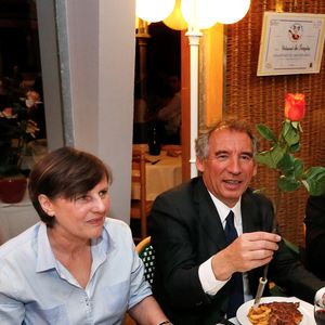 Président du Parti du Centre (MoDem) et candidat à la mairie de Pau, François Bayrou célèbre avec sa femme Elisabeth après avoir remporté le vote à l'issue du second tour des élections municipales françaises, à Pau, dans le sud-ouest de la France, le 30 mars 2014. Photo by Patrick Bernard/ABACAPRESS.COM