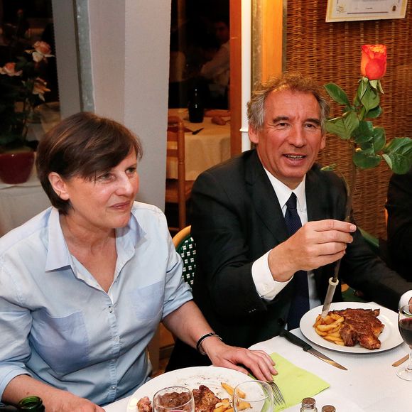 Président du Parti du Centre (MoDem) et candidat à la mairie de Pau, François Bayrou célèbre avec sa femme Elisabeth après avoir remporté le vote à l'issue du second tour des élections municipales françaises, à Pau, dans le sud-ouest de la France, le 30 mars 2014. Photo by Patrick Bernard/ABACAPRESS.COM