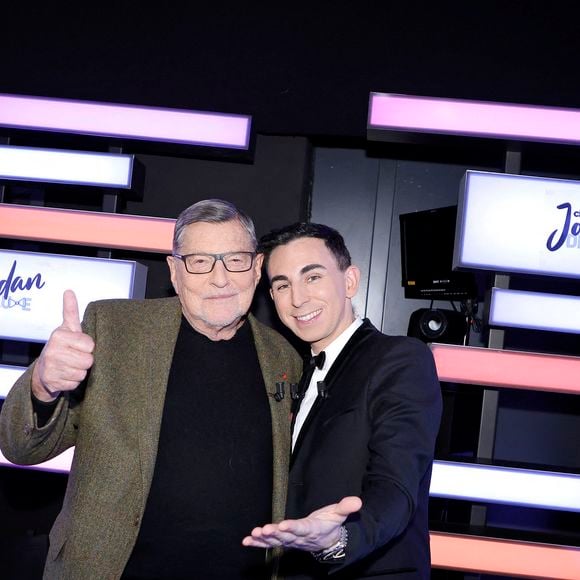 Début décembre sur le plateau de "Chez Jordan" Jean-Claude Camus, l'ex-producteur de Johnny Hallyday, n'avait pas mâché ses mots en évoquant certaines de ses prestations où il s'était montré affaibli avec une voix tremblante. 

Jordan de Luxe et  Jean Claude Camus sur le plateau de "Chez Jordan".