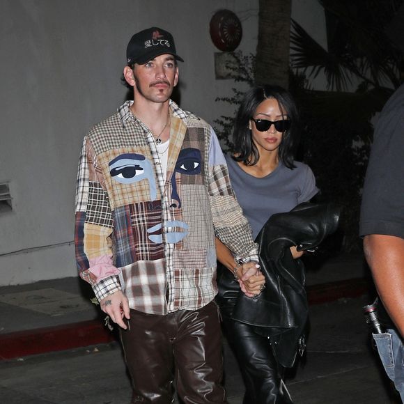 Si P. Diddy, impliqué dans diverses affaires de violences est en prison, Cassie a reconstruit sa vie avec Alex Fine et tout va au mieux pour elle !

La chanteuse Cassie et son mari Alex Fine arrivent à une soirée Halloween  à West Hollywood le 30 octobre 2022.
©Backgrid USA / Bestimage