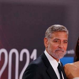 George et Amal Clooney arrivent à la première du film "The Tender Bar" pendant le 65ème festival du film de Londres le 10 octobre 2021.
©Backgrid UK/ Bestimage
