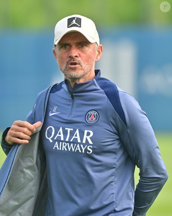L'entraîneur espagnol du Paris Saint-Germain Luis Enrique - L'équipe du Paris Saint-Germain lors d'une séance d'entraînement en vue de la finale de l'UEFA Champions League contre le club de football anglais Arsenal FC au campus du PSG à Poissy, au nord-ouest de Paris, le 20 mai 2026. © Christian Liewig/Bestimage