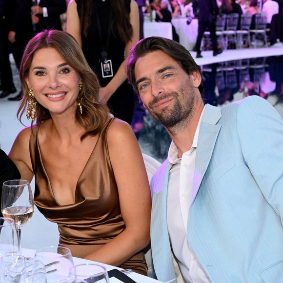 "J'ai accompagné Camille à Singapour car il y commente en direct les championnats du monde de natation"

Sarah Caverivière, Alice Detollenaere et son compagnon Camille Lacourt - 11ème édition du Gala de charité de Patrick Mouratoglou à la Mouratoglou Academy & Resort à Biot le 21 juin 2025. Ce gala de prestige réunit chaque année les grandes figures du sport, du divertissement et de nombreux donateurs, mobilisés pour soutenir les jeunes talents du tennis mondial. © Bruno Bebert/Bestimage
