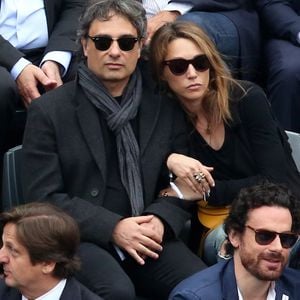 Laura Smet et son compagnon Raphaël - People dans les tribunes de la finale homme des internationaux de France de Roland Garros à Paris le 5 juin 2016. © Moreau-Jacovides / Bestimage