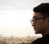 Fixer quelqu'un est poli en Occident, mais souvent irrespectueux en Asie.

Heyphotoshoot / Unsplash