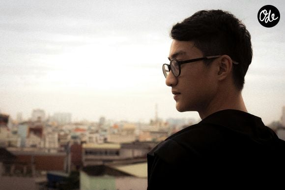 Fixer quelqu'un est poli en Occident, mais souvent irrespectueux en Asie.

Heyphotoshoot / Unsplash