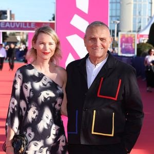 Jean-Charles de Castelbajac et sa femme Pauline de Drouas - Arrivées à la cérémonie de clôture de la 52ème édition du Festival du Cinéma Américain de Deauville le 12 septembre 2026. © Denis Guignebourg / Bestimage