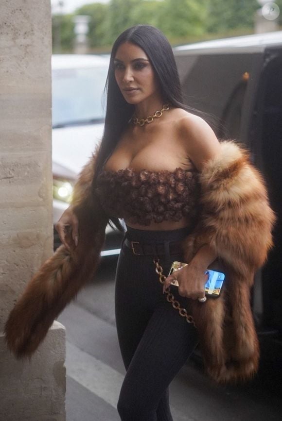 Paris, FRANCE - Kim Kardashian et Lauren Sanchez passent du temps ensemble à Paris. Photographe : Backgrid USA / Bestimage