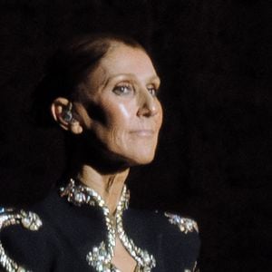 Céline Dion a retrouvé la scène à Paris après plusieurs années d’absence et soigne particulièrement ses apparitions, notamment avec ses choix vestimentaires.

La chanteuse québécoise Céline Dion fait un retour triomphal sur scène à la Plénitude Arena pour le lancement de sa résidence à Paris.

© Bestimage