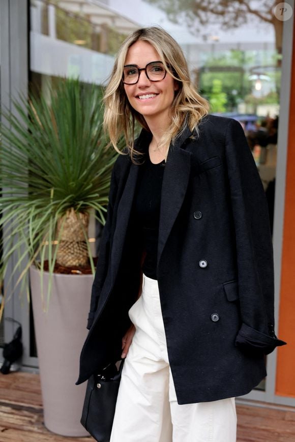 A savoir Laurence Arné, ex de Dany Boon.

Laurence Arné au village lors des Internationaux de France de Tennis de Roland Garros 2025, à Paris, France, le 4 Juin 2025. © Jacovides-Moreau/Bestimage