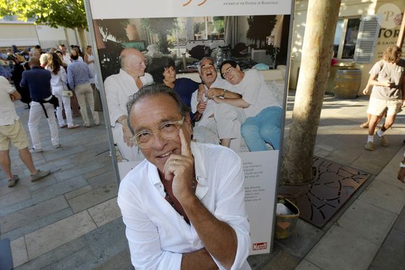 Exclusif - Félix Gray - Personnalités à l'exposition photographique de Paris Match "Eddie Barclay — Saint-Tropez, le sens de la fête !" place Blanqui à Saint-Tropez le 11 juillet 2025.

© Sophie Louvet / Nice Matin / Bestimage