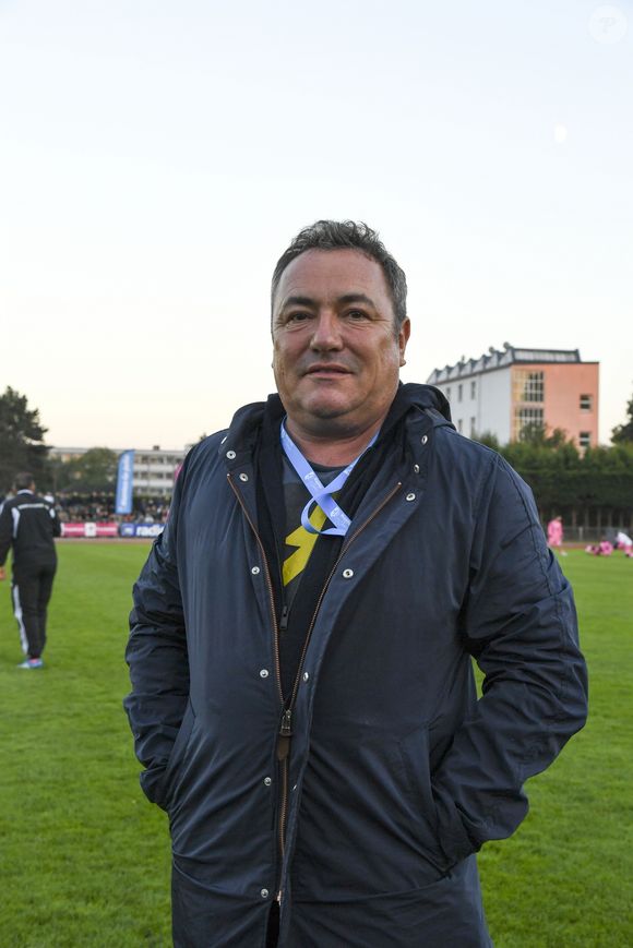 Exclusif - Prix spécial - Fabien Onteniente - Match de football caritatif organisé par le Variétés Club de France au profit de l'association "+ de Vie" présidée par Bernadette Chirac et de l’association "Urma" présidée par Laurent Blanc au stade Jean-Paul David à Mantes-la-Jolie le 11 octobre 2016. © Pierre Perusseau/Bestimage