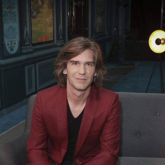 Avec sa voix forte de ténor, Amaury Vassili fait revivre sur scène des chansons de la variété française

Exclusif - Amaury Vassili - Enregistrement de l'émission "OlympiaScope", présentée par B.Montiel et diffusée le 26 avril 2025 sur Olympia TV, une chaîne du groupe Canal+ et en replay sur myCANAL. Le 29 mai 2024 
© Jack Tribeca / Bestimage