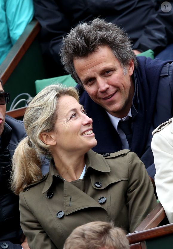 Anne-Sophie Lapix et son mari Arthur Sadoun - People dans les tribunes des internationaux de France de Roland Garros à Paris le 3 juin 2016. © Dominique Jacovides / Bestimage