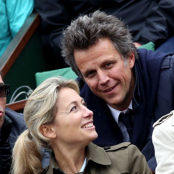Anne-Sophie Lapix et son mari Arthur Sadoun - People dans les tribunes des internationaux de France de Roland Garros à Paris le 3 juin 2016. © Dominique Jacovides / Bestimage
